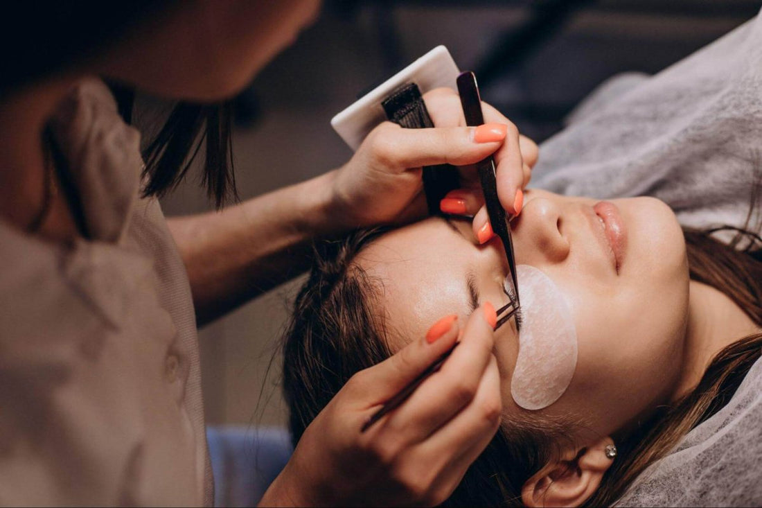7 Recommendations for Good and Long-Lasting Eyelash Glue